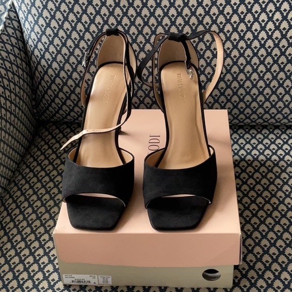 Heels - Picture 2 of 2